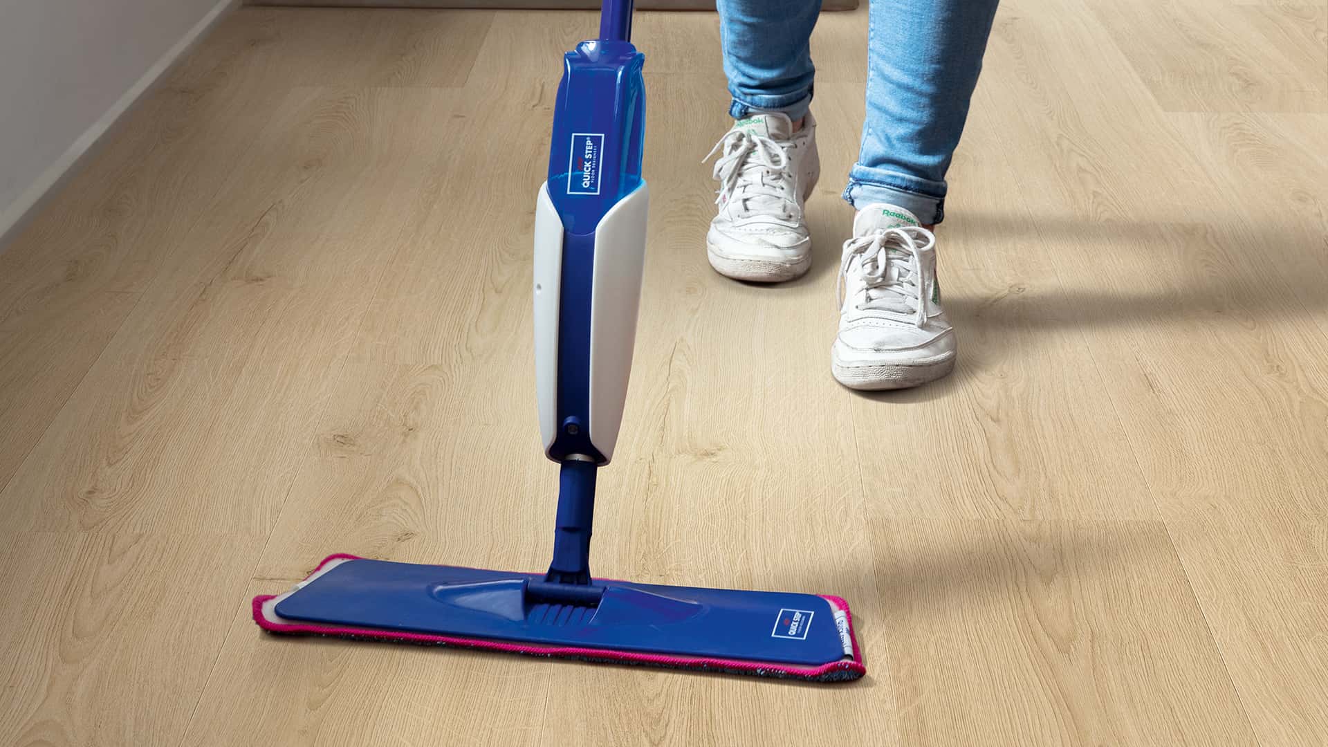 Vinyl floor with Quick-Step cleaning set
